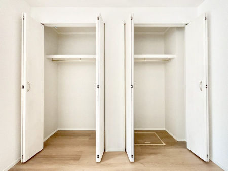 ���[�@�����`Closet�`�@�ǖʃN���[�[�b�g������΃^���X��u���K�v���Ȃ��A�o������̂Ȃ��X�b�L����Ԃ��ێ��ł��܂��B����ꂽ�X�y�[�X��L���Ɋ��p�ł������B�G�߂̈ߗނ��̕i�Ȃǂ����Ղ���[�o���܂��ˁ�