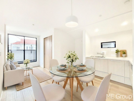 ���r���O�@�����`Living�`�@�O���̗��Ȃ��V���v���ł�������LDK�B�傫�ȑ�������������������ނ̂Ŏ��������邭�A�Ƒ��̌e���̏�Ƃ��ăs�b�^���ł��B�J�����Ɠ�������̗ǂ��𐥔񂲗����������I�@���Ƌ��CG�ł�