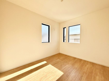 ���̑����ρ@�����`Bed Room�`�@2�ʍ̌����m�ۂ������邢�����́A���ʂ����ǂ��A��ϋ��S�n�̗ǂ���ԂƂȂ��Ă���܂��B�u�₩�ȕ��������ċN���钩�́A���K�����̎n�܂�ɁI���������ʕ����ƂĂ��ǂ��Z�܂���