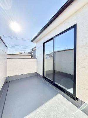 �o���R�j�[�@�����`Balcony�`�@�o���R�j�[�͉������z���������݁A���z�c����󕨂��C�����悭�������Ƃ��ł��܂��B  �g���₷���J���I�ȃo���R�j�[�ł����z�����������Ղ�~�蒍���A�o���R�j�[�t���Z�܂��B  