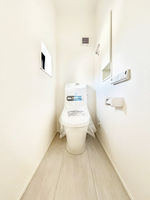 �g�C���@�g�C����1�K��2�K���ꂼ��ɔz�u����Ă��ĂƂĂ��֗��ł��B 