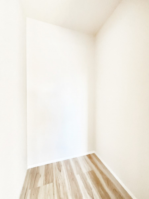 ���̑��@�����`Walk-in Closet�`�@�K�v�Ȃ��̂�R�[�f�B�l�[�g���ꗗ���Ċm�F�ł��A�g�x�x�⏀�����Z���ԂōςރE�H�[�N�C���N���[�[�b�g��ݒu���܂����B�Ƃ̒�����������Ƃ�����֗��Ȏ��[�X�y�[�X�ł��B