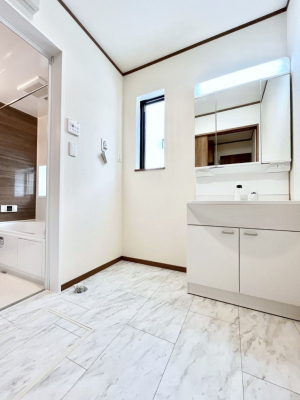 ���̑��@�����`Dressing Room�`�@�Â��Ȃ肪���Ȑ��ʏ�����������ƍ̌��Ɗ��C���\�Ȃ̂ŋC�����悭���g�������܂��B�O�ʋ��^�C�v�̐��ʑ�͋������[�ŎU�炩�肪���Ȑ��ʏ����X�b�L����