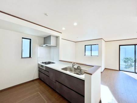 �L�b�`���@�����`Kitchen�`  ���r���O�����n����J�E���^�[�L�b�`���B  ���������Ȃ���Ƒ��ƃR�~���j�P�[�V�������Ƃ�邾���łȂ��A�傫�ȊJ���������邱�Ƃ��ł��܂��B  ���q�l�̐����������邱�Ƃ��ł��܂��ˁI