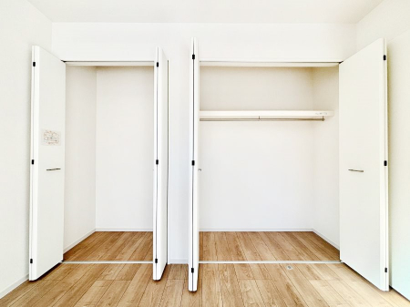 ���[�@�m���̃N���[�[�b�g�B���s��������̂Ō���̈ߗނ�����������܂�܂��B