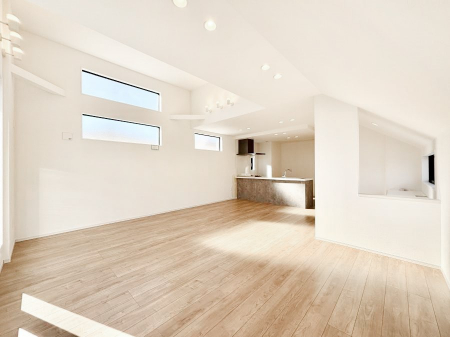 ���̑����ρ@�Ƒ��̏Ί炪���R�Ɛ��܂�Ă���A����ȕ��͋C�̃_�C�j���O�Ɏd�オ���Ă��܂��B