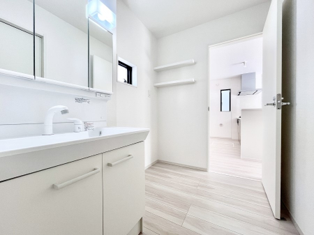 ���̑��@�������P�������`Dressing Room�`  ����������F�����œ��ꂳ��Ă���ƁA�X�b�L���Ɛ�������ۂ������܂��B���̗��ɂ͂����Ղ�Ǝ��[�X�y�[�X��W�������I�����́A�V���v�����@�\�����d�����āB