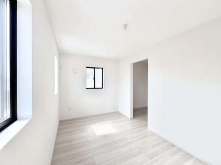 �Q���@�������P�������`Bed Room�`  �S�����ɂ͎��[�N���[�[�b�g�������I���i�g���̂��m���⏬���͂������A�G�ߕ��̂��m���Ȃǂ���������Ɛ������ڂ����܂������܂��B  ������Ԃ��L���g�p�ł��܂��ˁB