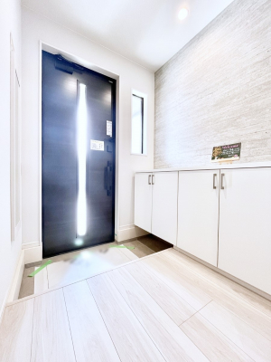 ���ց@�������P�������`Entrance�`�@�Ƃ̒��ł��q�l���}����ŏ��̏ꏊ�ł��錺�ւ́A�Ƃ̈�ۂ��̂��̂ł��I�L�x�Ȍ��֎��[�ŁA����Y��ɕۂ��Ƃ��o���܂��􌺊ւɂ͂����Ղ���[�̉��ʔ��������I