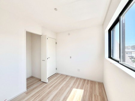 �Q���@�����`Bed Room�`�@�������������̂��ˌ��Ẵ����b�g�ł��B���Ƒ������������ƂŎ苷�Ɋ����Ă����Z�܂����ˌ��Ăł͊e�����v���C�o�V�[��ۂ��Ƃ��ł��܂��B�Z�܂��ɂ�Ƃ肪���܂�S�������b�N�X�ł��܂���