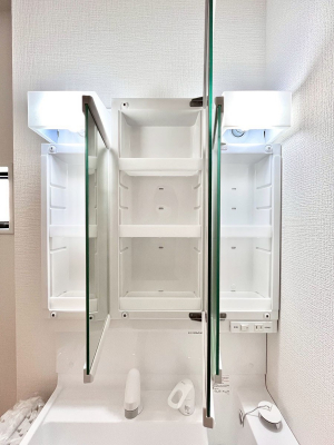 ���̑����ρ@�O�ʋ��̗��ɁA���ϕi��q���p�i�Ȃǂ����[�\�B���ʑ����������ƕۂ��܂��I