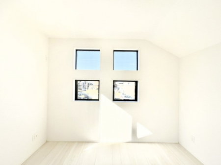 ���̑����ρ@�������P�������`Bed Room�`�@�؂̉����肪�₳�����t���[�����O�͈��炬�������炷�v���C�x�[�g��ԁB����߂̃t���[�����O�ł��̂ŁA�ǎ��Ƃ��}�b�`���A���������X�ɍL�������Ă������ʂ��B