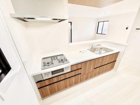 �L�b�`���@�������P�������`Kitchen�`�@�u���������͉�����낤�v����ȃL�b�`���Ȃ�v�������藿�����ł����Ⴂ�܂��B�L�b�`������̓��r���O����]�ł��܂��B�Ƒ����Ȃ��邨�Ƃ������ɂ������܂��B