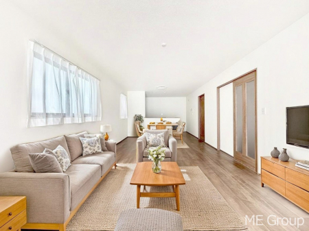 ���r���O�@������B�������������`Living�`�@�Ƒ��̐H����c���̂ق��A�q�ǂ���V�΂�����A�F�l���������肷��LDK�͏Z�܂��̒��S�B�����ԉ߂����ꏊ������A���̋�Ԃ͏Z�܂��S�̂̋��S�n�����E���܂��B���Ƌ��CG�ł�  