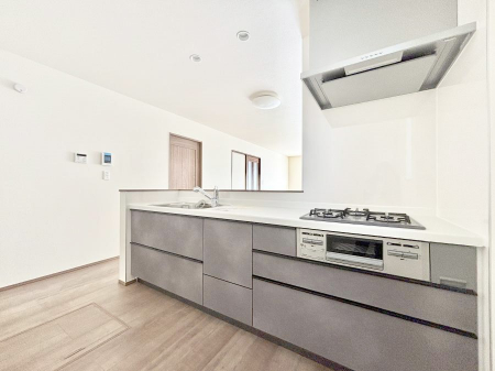 �L�b�`���@������B�������`Kitchen�`�@�u���������͉�����낤�v����ȃL�b�`���Ȃ�v�������藿�����ł����Ⴂ�܂��B�L�b�`������̓��r���O����]�ł��܂��B�Ƒ����Ȃ��邨�Ƃ������ɂ������܂��B