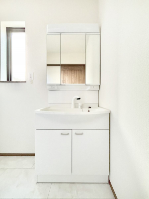 ���ʑ�E���ʏ��@������B�������`Dressing Room�`�@���邭����������p�E�_�[���[���B�����g���ꏊ�����炱���A���K�ȋ�ԂƂȂ��Ă���܂��B�V�����v�[�h���b�T�[���̗p���Ă���܂��̂ŁA���V��������y�ɏo���܂��B