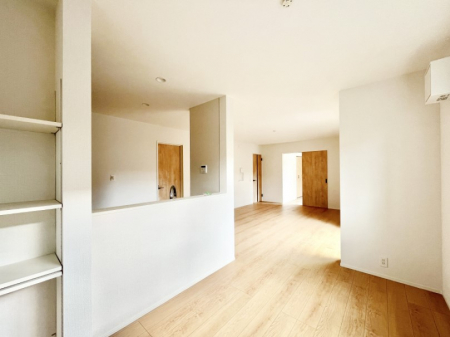 ���̑����ρ@�����`Living�`�@LDK��19���ƊJ���I�ȍL���B�l�C�̑ΖʃL�b�`���̗p�􂲉Ƒ��Ŋ������Ԃł����Ƃ肠���炵�ƐS�n�悢�Z�����a���ґ�Ȏ��Ԃ����Ƒ��݂�Ȃł��߂����������B