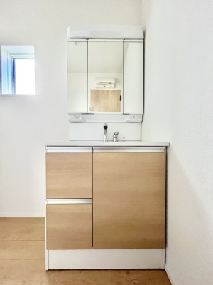 ���ʑ�E���ʏ��@�����`Dressing Room�`  ����������F�����œ��ꂳ��Ă���ƁA�X�b�L���Ɛ�������ۂ������܂��B  ���̗��ɂ͂����Ղ�Ǝ��[�X�y�[�X��W�������I  �����́A�V���v�����@�\�����d�����āB