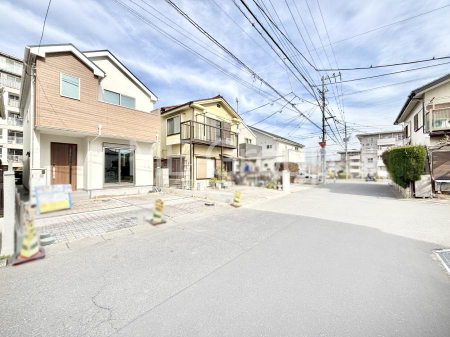 ���n�O�ώʐ^�@�O�ρ`Exterior�`  �O�ʓ��H�F �Z��n�ɂȂ��Ă���̂Ŏԗʂ����Ȃ��A�Â��ȗ��n�ł��B�q��Ċ����ǍD�ł������ӊ������킹�Ă��ē������Ē����܂��B���C�y�ɂ��₢���킹���������B