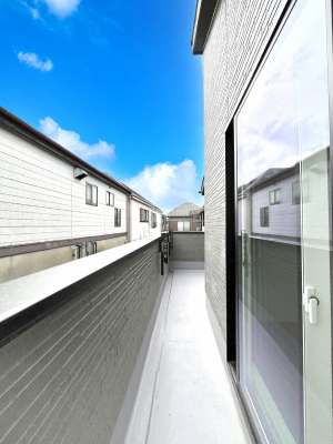 �o���R�j�[�@�����`Balcony�`  �o���R�j�[�͉������z���������݁A���z�c����󕨂��C�����悭�������Ƃ��ł��܂��B  �g���₷���J���I�ȃo���R�j�[�ł����z�����������Ղ�~�蒍���A�o���R�j�[�t���Z�܂��B  