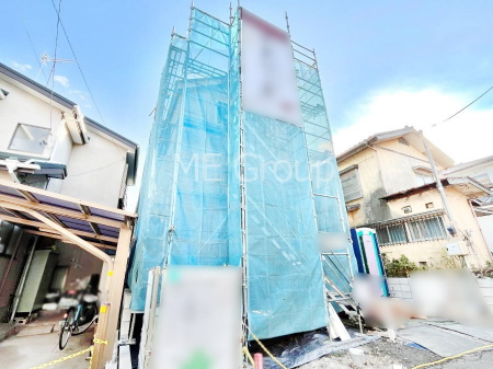 ���n�O�ώʐ^�@�O�ρ`Exterior�`  �ՐÂȏZ��n�Ŏq��ĉƑ��Ƀs�b�^���B  �����̂��U�������K�ȗ΂Ɍb�܂ꂽ�G���A�ŁA���R�ɕ�܂ꂽ���₩�ȕ�炵���������邽�߂́A��Ƃ肠��Z���������Ă��܂��B