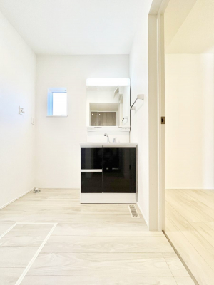 ���ʑ�E���ʏ��@�����`Dressing Room�`�@�Â��Ȃ肪���Ȑ��ʏ�����������ƍ̌��Ɗ��C���\�Ȃ̂ŋC�����悭���g�������܂��B�O�ʋ��^�C�v�̐��ʑ�͋������[�ŎU�炩�肪���Ȑ��ʏ����X�b�L����