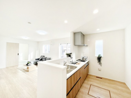 �L�b�`���@�����`Kitchen�`�@���r���O�����n����J�E���^�[�L�b�`���B���������Ȃ���Ƒ��ƃR�~���j�P�[�V�������Ƃ�邾���łȂ��A�傫�ȊJ���������邱�Ƃ��ł��܂��B  ���q�l�̐����������邱�Ƃ��ł��܂��ˁI