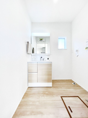 ���ʑ�E���ʏ��@�����`Dressing Room�`�@���邭����������p�E�_�[���[���B�����g���ꏊ�����炱���A���K�ȋ�ԂƂȂ��Ă���܂��B�V�����v�[�h���b�T�[���̗p���Ă���܂��̂ŁA���V��������y�ɏo���܂��B