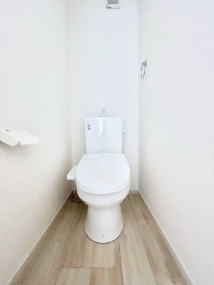 �g�C���@�����`Toilet�`�@�Y��E�X�b�L���E���K�ȃE�H�V�����b�g�t�g�C���ł��낰���Ԃł��B�g�C���͖����g�킴��𓾂Ȃ����́B����������ۂ������ł��ˁB�g�C����2��������̂Œ��̍��G���ɕ֗��ł��I