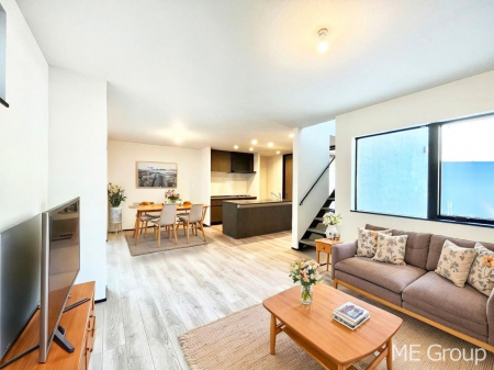 ���r���O�@�����`Living�`�@�Ƒ��̉�b��Ί炪�s���������r���O�ł��B�q���������Ă�p�����Ȃ���A�傫�ȃ\�t�@��_�C�j���O�e�[�u���ł������H���������肭�났�����􂻂�Ȗ������������Ԃł��I���Ƌ��CG�ł�