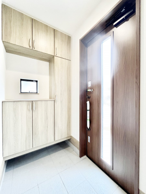 ���ց@�����`Entrance�`�@�Ƃ̒��ł��q�l���}����ŏ��̏ꏊ�ł��錺�ւ́A�Ƃ̈�ۂ��̂��̂ł��I�L�x�Ȍ��֎��[�ŁA����Y��ɕۂ��Ƃ��o���܂��􌺊ւɂ͂����Ղ���[�̉��ʔ��������I