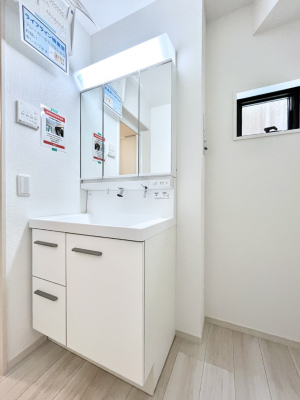 ���̑��@�����`Dressing Room�`  ����������F�����œ��ꂳ��Ă���ƁA�X�b�L���Ɛ�������ۂ������܂��B  ���̗��ɂ͂����Ղ�Ǝ��[�X�y�[�X��W�������I  �����́A�V���v�����@�\�����d�����āB