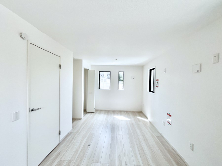 �q�������@�����`Bed Room�`�@���q�l�̐����ɍ��킹�ďZ�܂��̃��C�A�E�g���ς��܂��B�v�t���̃v���C�o�V�[���d��������A�����ɍ��킹�Ċ���x�b�g��z�u������B���������z���Ă̏Z�܂��I�т���؂ł��B