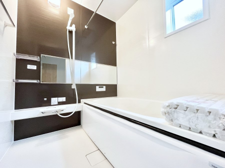 �����@�����`Bath Room�`�@�������������͋C�̗����Ŗ����Ɍ����ă��t���b�V���B���������@�\���t���Ă���̂ŗׂ̐���@�u����Ő􂢏オ�������󕨂��A�J�̓����V�C���C�ɂ������������邱�Ƃ��\�ł��B