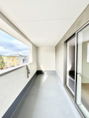 �o���R�j�[�@�����`Balcony�`�@������̃o���R�j�[�̑O�ɂ͉_�ȊO�ɑ��z���Ղ���̂�����܂���B�����󕨂������₷���A����薾�邭�C�����̂������������Ă��܂��B�Ƒ��S�����̐��󕨂���C�Ɋ����܂��B