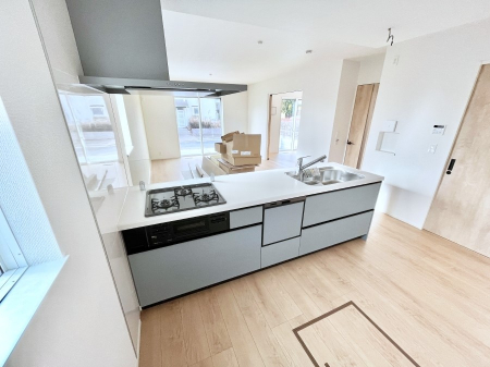 �L�b�`���@�����`Kitchen�`�@���r���O�����n����J�E���^�[�L�b�`���B���������Ȃ���Ƒ��ƃR�~���j�P�[�V�������Ƃ�邾���łȂ��A�傫�ȊJ���������邱�Ƃ��ł��܂��B  ���q�l�̐����������邱�Ƃ��ł��܂��ˁI