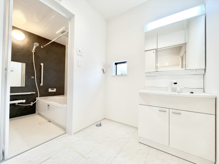 ���̑��@�����`Dressing Room�`�@�Â��Ȃ肪���Ȑ��ʏ�����������ƍ̌��Ɗ��C���\�Ȃ̂ŋC�����悭���g�������܂��B�O�ʋ��^�C�v�̐��ʑ�͋������[�ŎU�炩�肪���Ȑ��ʏ����X�b�L����