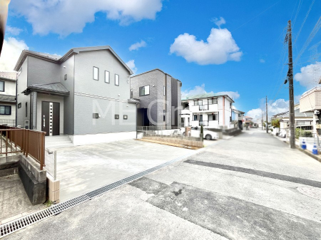 ���n�O�ώʐ^�@�O�ρ`Exterior�`�@�O�ʓ��H�F�k 6.01m �����@�O�ʓ��H�͊ՐÂȏZ��n���͂���Ԓʂ�̏��Ȃ����H�B���Ԃ̏o��������炭�炭�ł��I���s���_�E���n���w�̂���]�́A���C�y�ɂ��₢���킹���������I