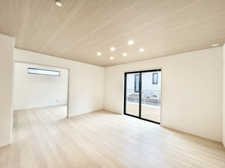 ���̑����ρ@�����`Living�`�@�����ɂ݂͂�Ȃ��W���A�H���Ɗy������b���n�܂�B�b�ɖ����ɂȂ肷���āA��������Y��锼�߂��ɂȂ��Ă��܂��B����ȑ��̊Ԃ̍K�������������Ă����ꏊ�ł��肽���B