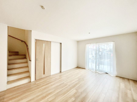 ���̑����ρ@������B�������`Living�`�@���r���O�ɊK�i�̂���Ԏ��ł���Ƒ��̃R�~���j�P�[�V�������X���[�Y�Ɏ��܂��ˁ��Ƃ肠���炵�ƐS�n�悢�Z�����a���ґ�Ȏ��Ԃ����Ƒ��݂�Ȃł��߂����������B