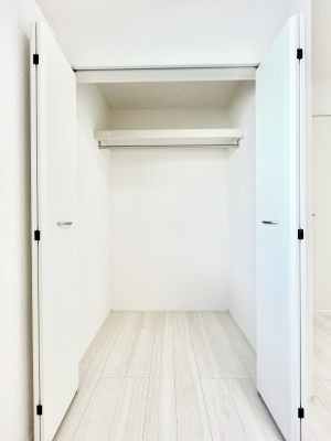 ���[�@�m���̃N���[�[�b�g�B���s��������̂Ō���̈ߗނ�����������܂�܂��B