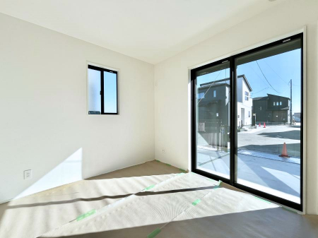 ���̑����ρ@���r���O�Ɨׂ荇���Ă���a���B�ق��ƈꑧ�ł���a�̋�Ԃ��Y�ꂸ�ɁB 