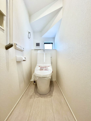 �g�C���@�g�C����1�K��2�K���ꂼ��ɔz�u����Ă��ĂƂĂ��֗��ł��B 