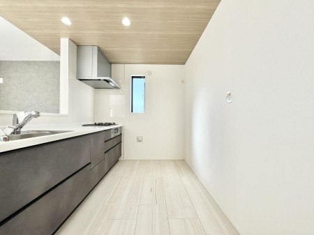 �L�b�`���@�u�₩�ȕ����ʂ蔲����L�b�`���B��������̂Ŗ��邭���C�ɂ��𗧂��܂��B