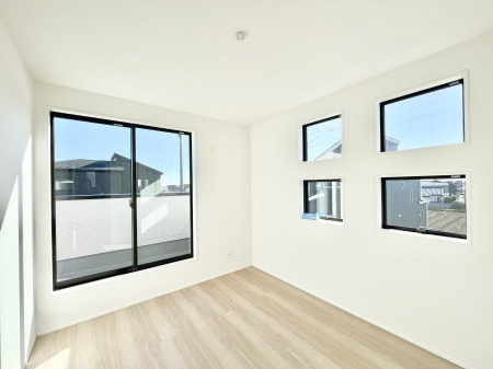 ���̑����ρ@4���񂾑�����̑u�₩�ȓ��������������S�̂�D������ݍ���ł���܂��@