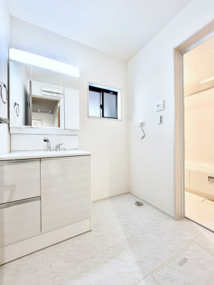 ���̑��@�����`Dressing Room�`�@�Â��Ȃ肪���Ȑ��ʏ�����������ƍ̌��Ɗ��C���\�Ȃ̂ŋC�����悭���g�������܂��B�O�ʋ��^�C�v�̐��ʑ�͋������[�ŎU�炩�肪���Ȑ��ʏ����X�b�L����