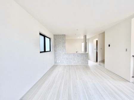 ���̑����ρ@�����`Living�`�@��������̂����Q�K���r���O�̓v���C�x�[�g���������A���������ĕ�点�܂��B��Ƃ肠���炵�ƐS�n�悢�Z�����a���ґ�Ȏ��Ԃ����Ƒ��݂�Ȃł��߂����������B