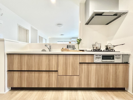 �L�b�`���@�����`Kitchen�`�@�w���������q���̐������������Ȃ��x�B�g���₷���X�^�C���b�V���ȃJ�E���^�[�L�b�`���ɂ́A���̊J���������邱�ƂȂ���w���q�l�������Ȃ���x�̈��S��������܂��B