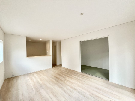 ���r���O�@�������R�������`Living�`�@�����ɂ݂͂�Ȃ��W���A�H���Ɗy������b���n�܂�B�b�ɖ����ɂȂ肷���āA��������Y��锼�߂��ɂȂ��Ă��܂��B����ȑ��̊Ԃ̍K�������������Ă����ꏊ�ł��肽���B  