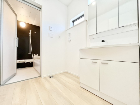 ���̑��@�������Q�������`Dressing Room�`�@�Â��Ȃ肪���Ȑ��ʏ�����������ƍ̌��Ɗ��C���\�Ȃ̂ŋC�����悭���g�������܂��B�O�ʋ��^�C�v�̐��ʑ�͋������[�ŎU�炩�肪���Ȑ��ʏ����X�b�L����